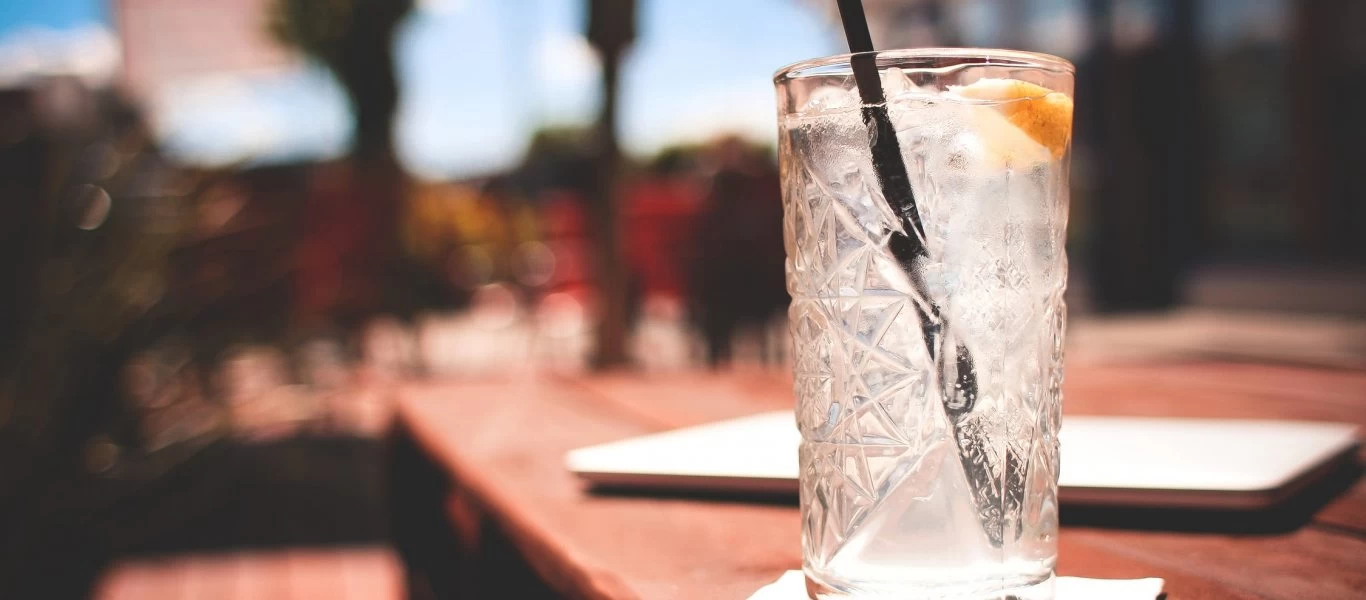 Αυτό είναι το αλκοολούχο ποτό που αυξάνει τον μεταβολισμό και βοηθάει στην απώλεια κιλών
